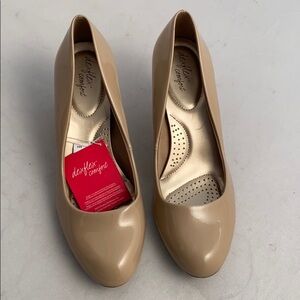 Dexflex nude round toe pumps 12W